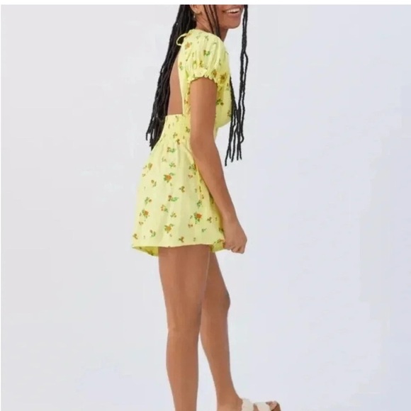 Urban Outfitters Laney  Yellow Floral Romper - Picture 4 of 12